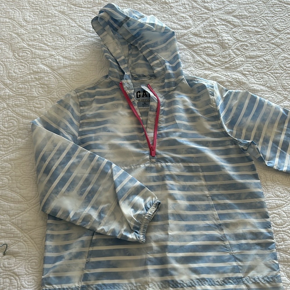 Gap Girls shell raincoat. Never worn perfect condition. Size XL